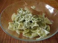 farfalle con salsa di noci e carciofi